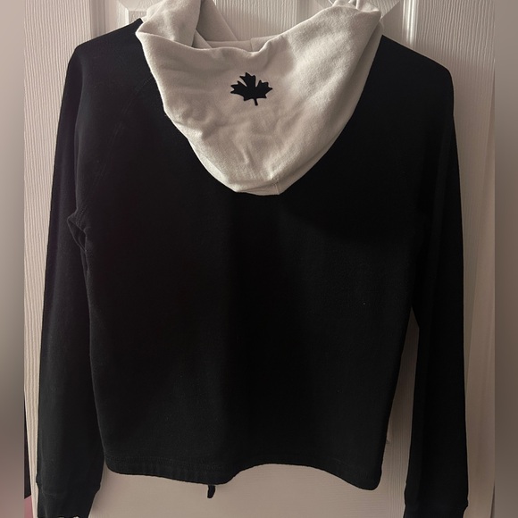 Roots sweater in size S, 80% cotton 20% polyester. Rarely worn - Picture 2 of 2